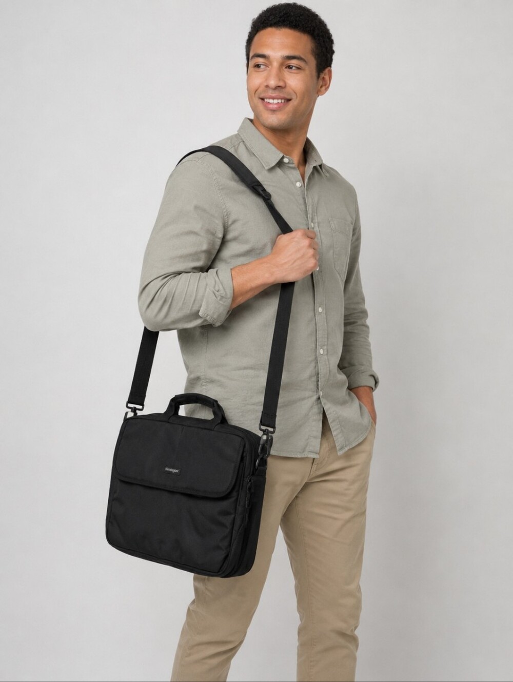 Kensington Simply Portable SP17 Classic Laptop Sleeve – 17” / 43.3cm – Black